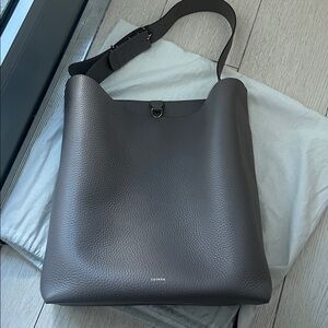 Cuyana oversized linea Bag in Clay